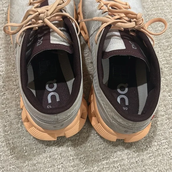 On cloud tennis shoes. Barley worn!! - Picture 2 of 7